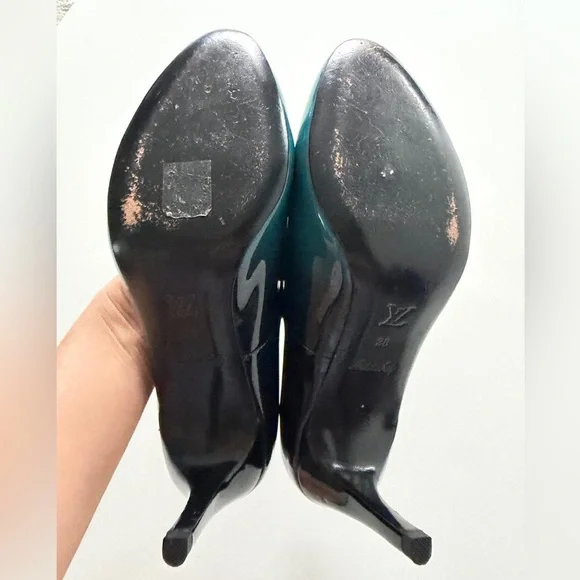 Louis Vuitton navy blue Heels Size 8 - Picture 9 of 12
